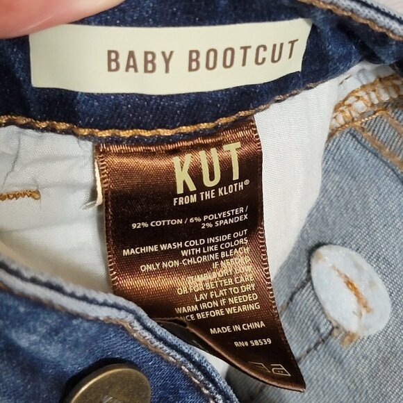 KUT FROM THE KLOTH Baby Bootcut Short Jeans Casual Everyday Denim 8S Dark‎ Wash - Picture 6 of 6